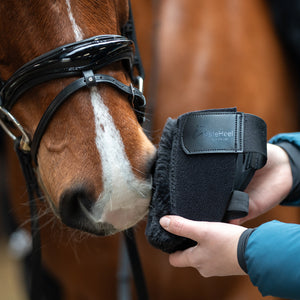 Kavalkade – "SafeHeel" - Protecteur d'éperon fauxfur Kavalkade    | Sellerie Bucéphale