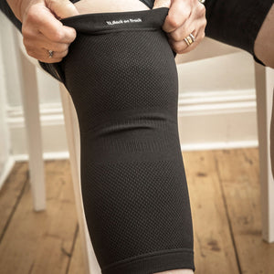 Genouillère Physio 4way stretch Back on Track Noir facile à enfiler | Sellerie Bucéphale