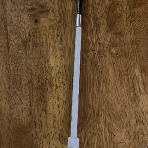 Döbert – Stick Döbert poignée cuir et claquette fine Noir/marron rayé 110cm  | Sellerie Bucéphale