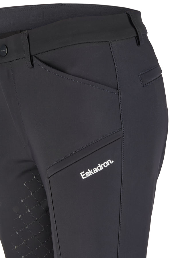 Pantalon d'équitation noir marqué du logo "Eskadron" en blanc sur la poche latérale.