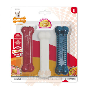 Pack de trois os à mâcher Nylabone saveurs beurre de cacahuète, poulet et bacon pour chien