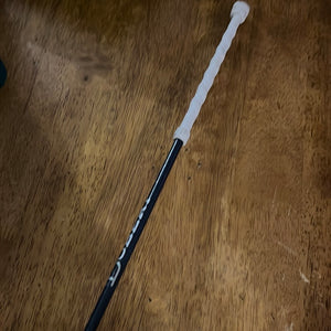 Döbert – Stick Döbert poignée cuir texturé et mèche Blanc/Bleu 130cm  | Sellerie Bucéphale