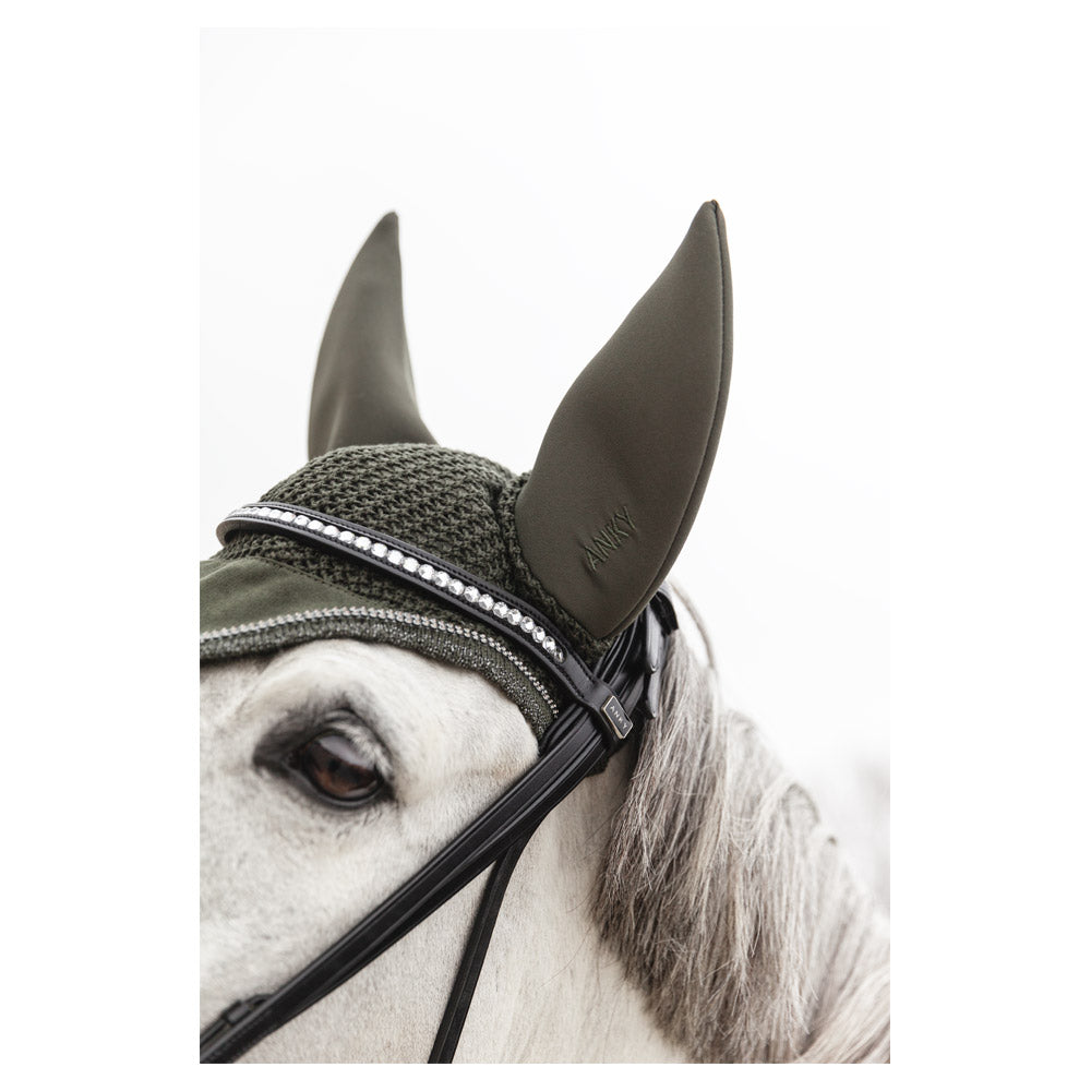 Bonnet Anky collection Hiver 2023 coloris Olive sur cheval gris  | Sellerie Bucéphale