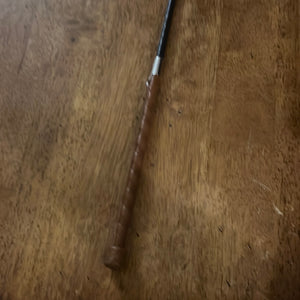 Döbert – Stick Döbert poignée cuir texturé et claquette fine    | Sellerie Bucéphale
