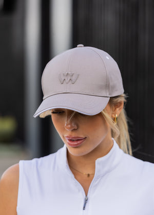 Cavaliere portant la casquette Woof Wear Stone