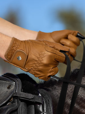 Gants d'équitation Classic en cuir LeMieux - Beige - mise en situation