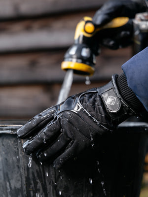 Gants imperméables Lite LeMieux noir en situation