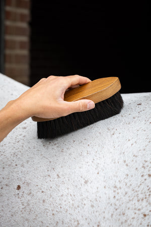 Brosse de corps Artisan Combi LeMieux - Marron - mise en situation