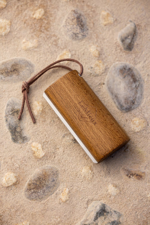 Peigne Artisan Shedding LeMieux, coloris Brown, en situation