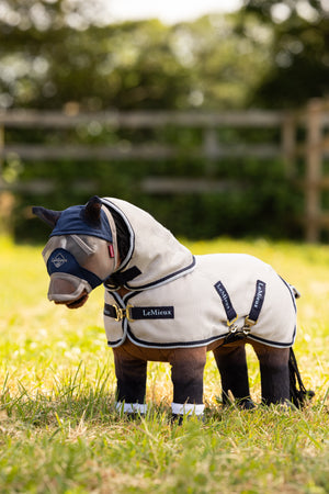 Couverture Anti-Mouches Toy Pony LeMieux, coloris Grey/Navy, en situation