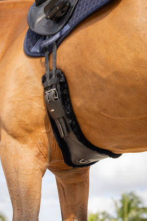 Sangle de Dressage Galbée Arika Simuwool LeMieux, coloris Black, vue produit