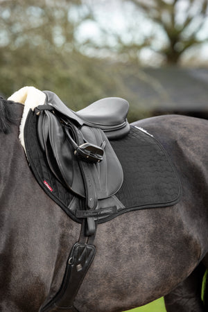 Tapis de CSO LeMieux EuroJump Suédine Merino+ - Noir/Naturel - lifestyle