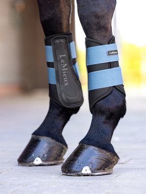 Guêtres de Protection LeMieux Grafter Best-Seller - Bleu Glacier - lifestyle