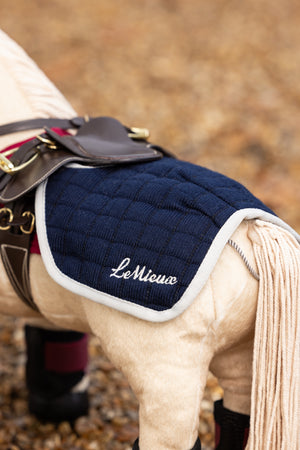 Couvre-Reins Toy Pony LeMieux, coloris Navy, en situation
