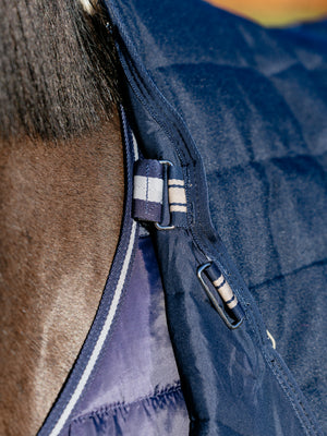 Sous-couverture LeMieux 100g, coloris Navy, en situation