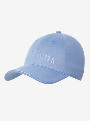 Casquette Lara, coloris Powder Blue, en situation