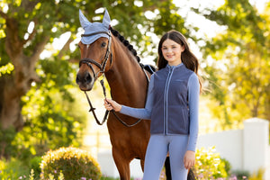 LeMieux Young Rider Bobbi gilet polaire Shadow en situation