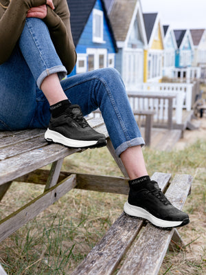 IT08793_lifestyle_kantawaterprooftrainer_black_2