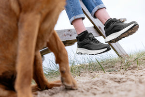 IT08793_lifestyle_kantawaterprooftrainer_black_3