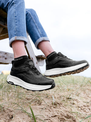 IT08793_lifestyle_kantawaterprooftrainer_black_4