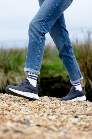 IT08795_lifestyle_kantawaterprooftrainer_navy_1