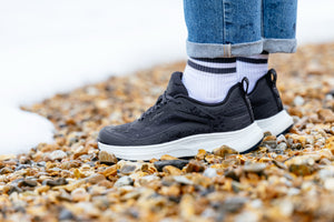 IT08795_lifestyle_kantawaterprooftrainer_navy_2