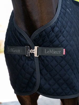 Couverture polaire LeMieux Arika Clima-Tek - bleu marine - mise en situation