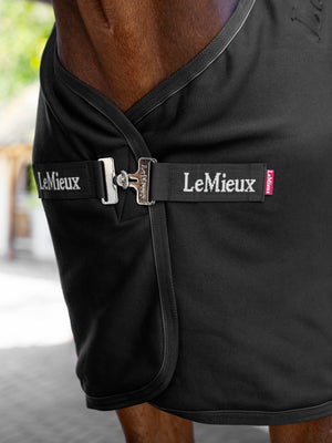 Couverture polaire LeMieux Arika Jersey-Tek - noir - mise en situation