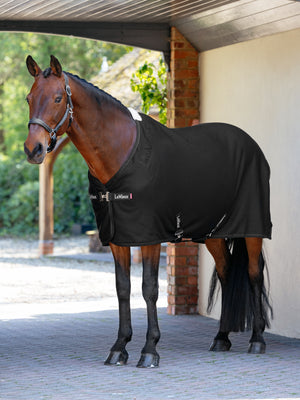 Couverture polaire LeMieux Arika Jersey-Tek - noir - mise en situation