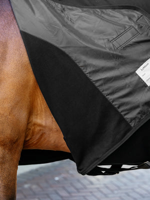 Couverture polaire LeMieux Arika Jersey-Tek - noir - mise en situation