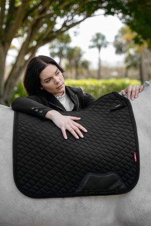 Tapis de Dressage Brilliance - LeMieux, coloris Black, en situation
