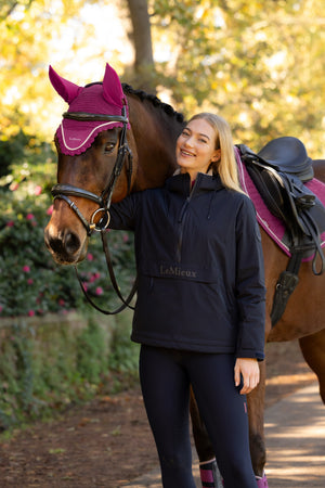 Anorak Imperméable Demi-Zip Phoebe LeMieux - Navy - mise en situation