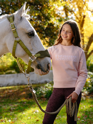 Sweat style Varsity col rond Young Rider Shay — Petal, porté
