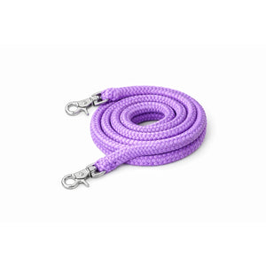 Renes lilas a mousquetons livrees avec le licol cheval de bois