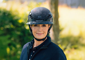 Casque ABUS Pikeur AirLuxe Supreme Glam Shiny nightsky, porté 2