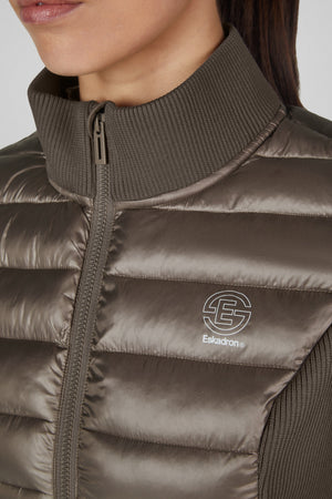 Gilet Hybride – Eskadron Dynamic Fanatics 2026 — porté