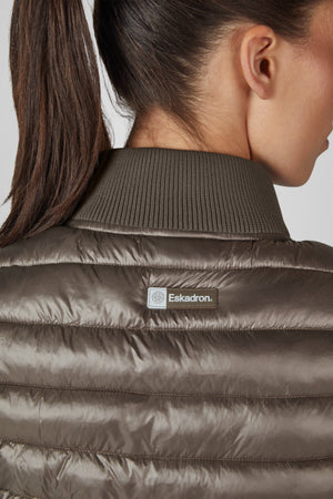 Gilet Hybride – Eskadron Dynamic Fanatics 2026 — porté