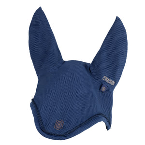 "Bonnet anti-mouches bleu pour cheval de la marque Eskadron, avec des oreilles en tissu respirant et une finition élégante ornée d'un logo."