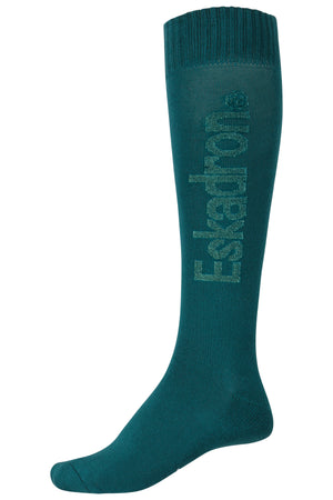 Chaussette haute de couleur vert foncé avec le logo "Eskadron" inscrit en vertical sur le côté du mollet. Le tissu semble extensible et texturé, avec une finition côtelée en haut de la chaussette.