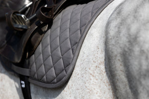 Tapis de selle Eskadron Matrix Basics en situation