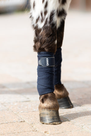 Bandages Eskadron FLEECE SHETTY Core en situation