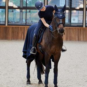 Bonnet Glitter Mesh Eskadron Platinum Pure Bleu marine sur le cheval | Sellerie Bucéphale