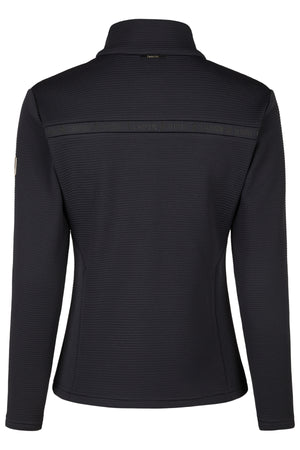 L'image représente une veste noire élégante, vue de dos. La veste possède plusieurs caractéristiques notables : 1. **Col** : Il s'agit d'un col haut, légèrement ajusté, offrant une couverture et un style sophistiqué. 2. **Manches** : Les manches sont longues et semblent être ajustées, suivant la ligne du bras. 3. **Texture** : La veste a une texture striée horizontale, lui donnant un aspect subtil et élégant. 4. **Détails** : Une bande horizontale avec des mots répétés (probablement le nom...