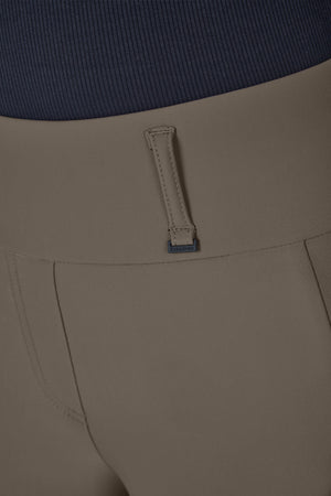 Legging d'Équitation Cosy Full Grip – Eskadron Dynamic Fanatics 2026 — Powdertaupe — porté
