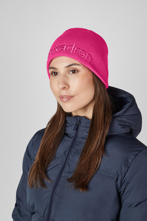 Bonnet tricoté Eskadron Dynamic 2026 — Lipstick — porté