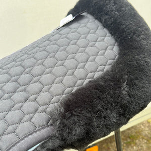 Mattès – Amortisseur de Dressage en mouton Mattès M Blanc  | Sellerie Bucéphale