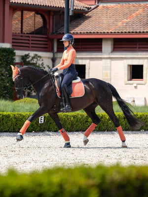 Le Mieux – Tapis de Dressage Suede Square LeMieux Apricot  | Sellerie Bucéphale