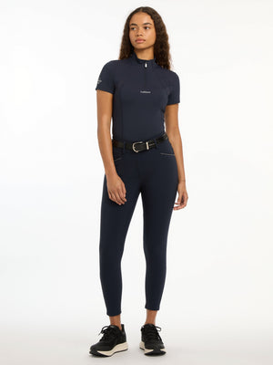 Pantalon LeMieux Victoria assise suédine Navy porté