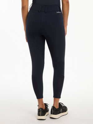 Pantalon LeMieux Victoria assise suédine Navy porté