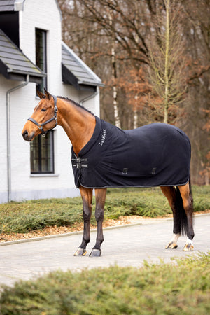 Couverture de récupération LeMieux Kudos Fleece noire à l'écurie